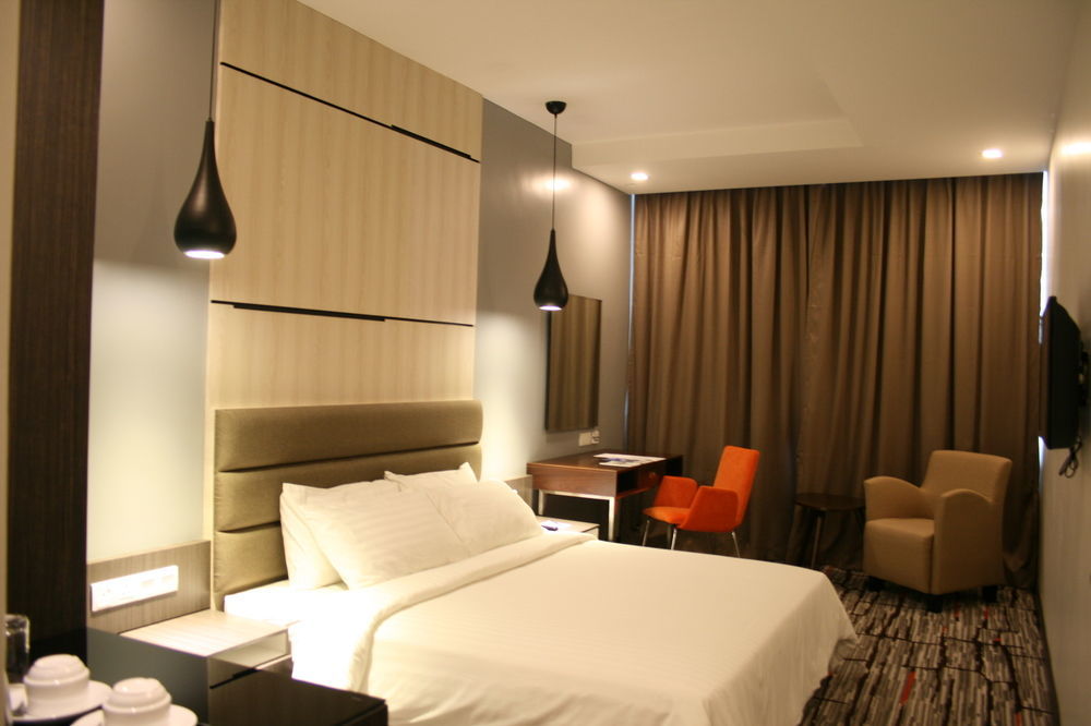 Promenade Hotel Bintulu Exteriör bild