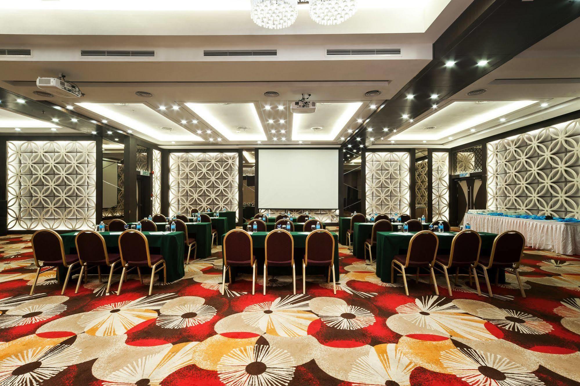 Promenade Hotel Bintulu Exteriör bild